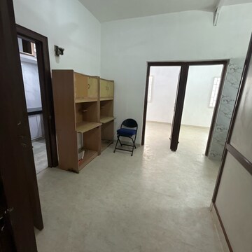 Room in 2 BHK Builder Floor at South Extension I – for Rent