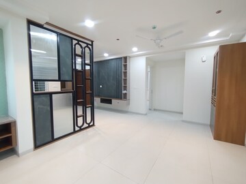 Room in 3 BHK Apartment at Jayabheri The Nirvana, Gopanpally – for Rent