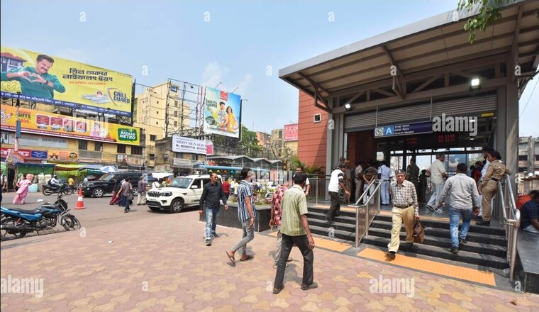  Parking, howrah railway station Commercial Shop 100 Sq.Ft. In Howrah Railway Station Kolkata 9527245