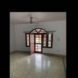 Room in 2 BHK Independent House at Gomti Nagar – for Rent