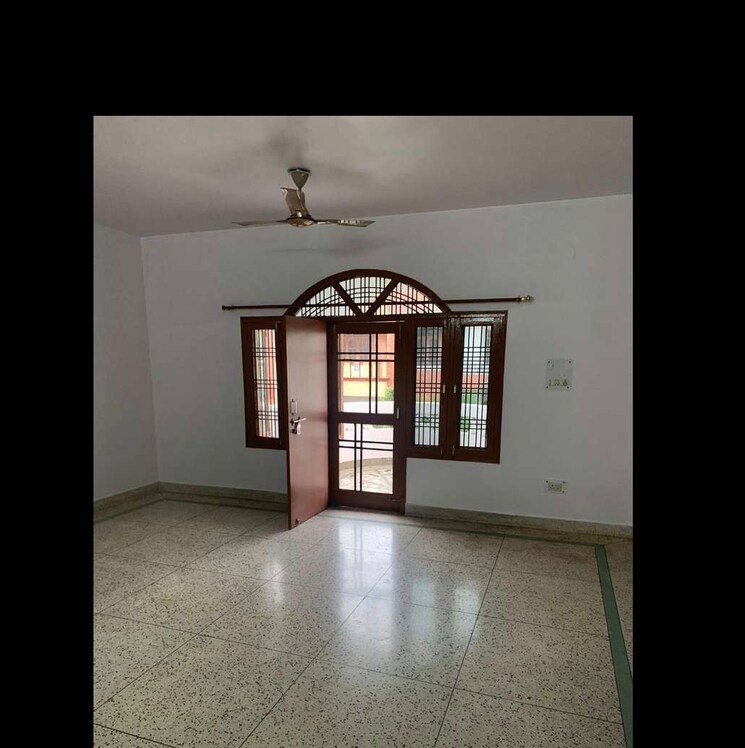 Room, gomti nagar 2 Bedroom 2600 Sq.Ft. Independent House In Gomti Nagar Lucknow 9527263