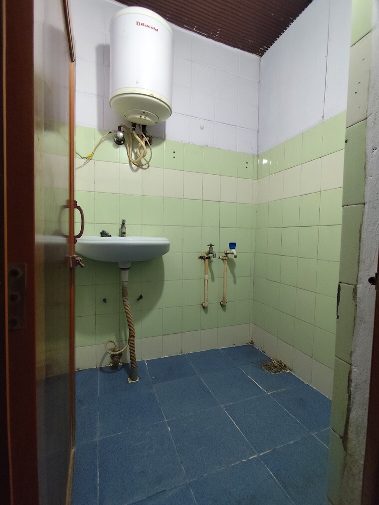 Bathroom, btm layout 1 Bedroom 600 Sq.Ft. Builder Floor In Btm Layout Bangalore 9527277