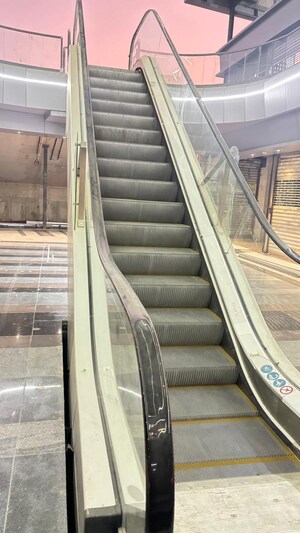 Balcony in  Shop at SKA Arcadia, Wave City – for Sale