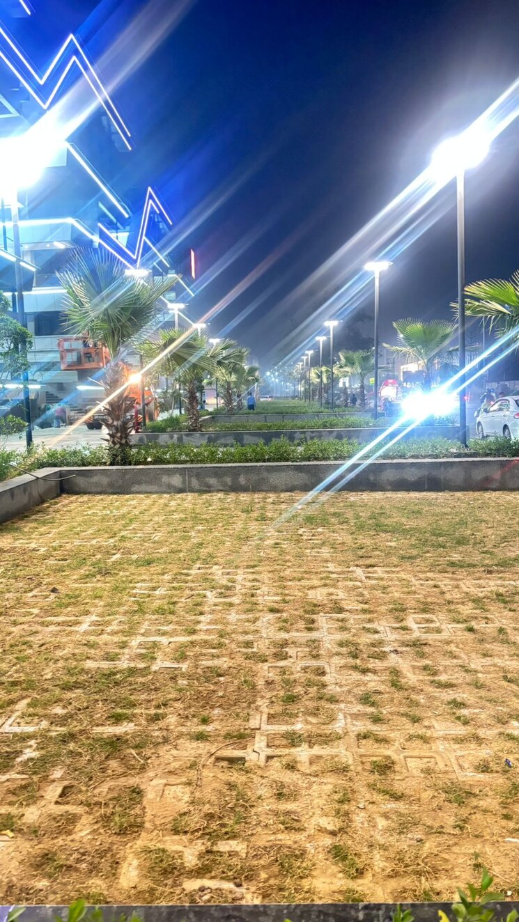 Garden, ska-arcadia Commercial Shop 355 Sq.Ft. In Wave City Ghaziabad 9527364