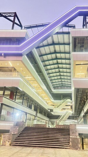 Staircase in  Shop at SKA Arcadia, Wave City – for Sale