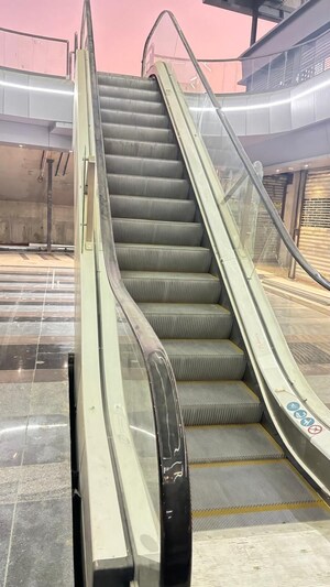 Balcony in  Shop at SKA Arcadia, Wave City – for Sale