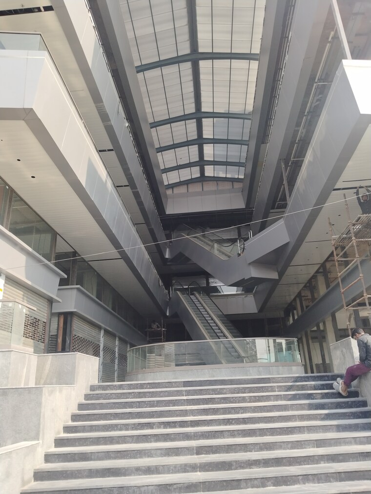 undefined, ska-arcadia Commercial Shop 400 Sq.Ft. In Wave City Ghaziabad 9527522