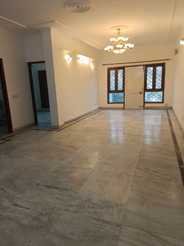 Room in 3 BHK Builder Floor at Uppal Southend, Sector 49 – for Rent