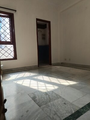 Room in 3 BHK Builder Floor at Uppal Southend, Sector 49 – for Rent