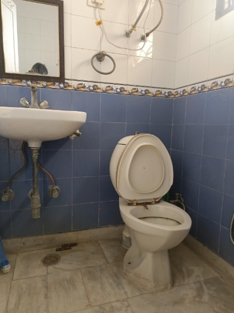 Bathroom, uppal-southend 3 Bedroom 1450 Sq.Ft. Builder Floor In Sector 49 Gurgaon 9527729