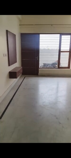 Room in 3 BHK Villa at Wave Springwood Enclave, Mahurali – for Rent