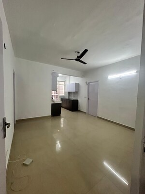 Room in 2 BHK Apartment at Suncity Avenue 76, Sector 76 – for Rent