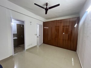 Room in 2 BHK Apartment at Suncity Avenue 76, Sector 76 – for Rent