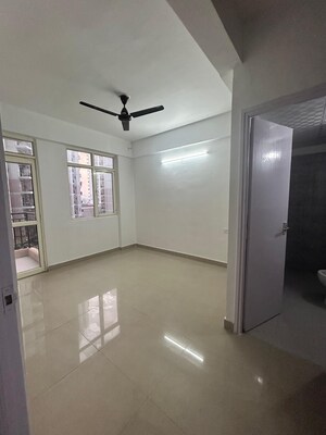 Room in 2 BHK Apartment at Suncity Avenue 76, Sector 76 – for Rent