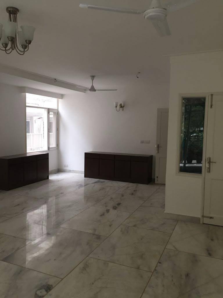 3 BHK + Extra Room Builder Floor For Rent in Defence Colony