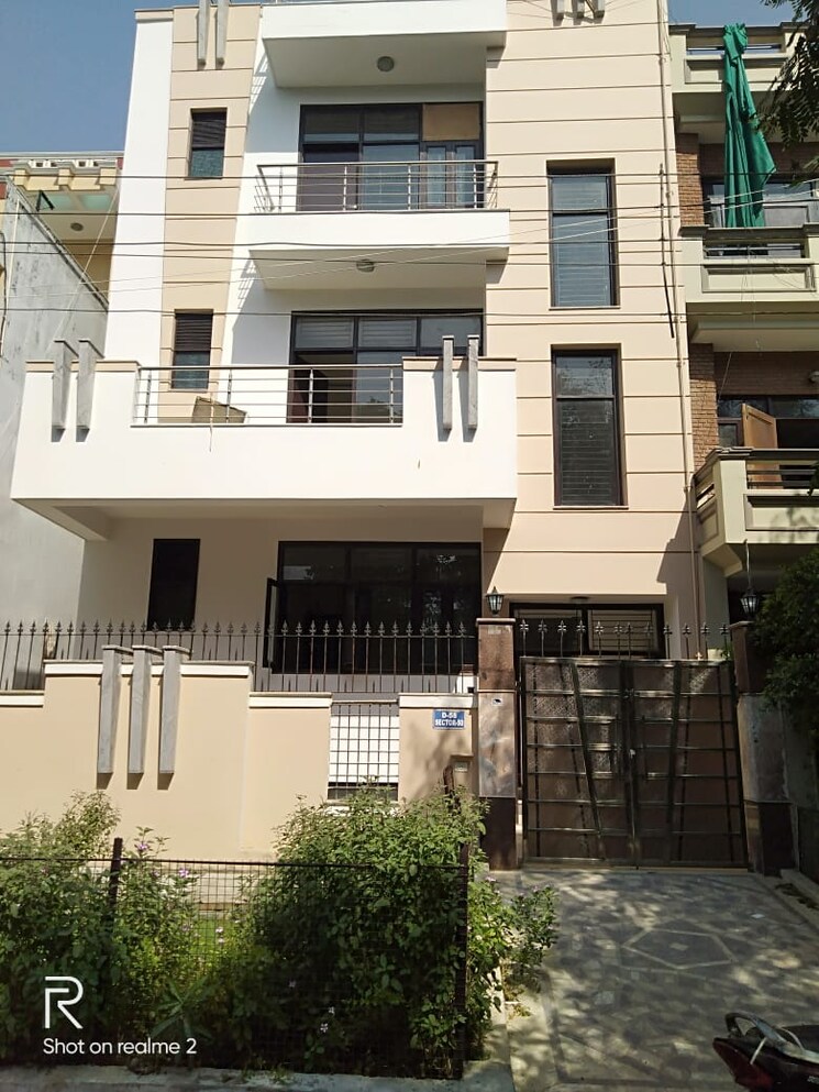 Exterior View, defence colony 3 Bedroom 325 Sq.Yd. Builder Floor In Defence Colony Delhi 9527775