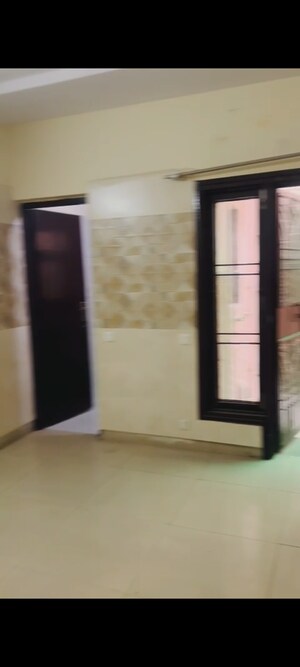 Room in 2.5 BHK Builder Floor at Wave Prime Floors, Wave City – for Rent