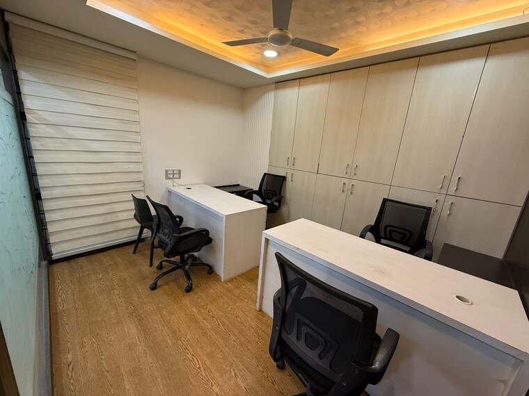 Team Area, alkapuri Commercial Office Space 750 Sq.Ft. In Alkapuri Vadodara 9527866