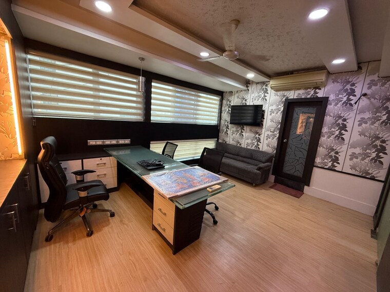 Team Area, alkapuri Commercial Office Space 750 Sq.Ft. In Alkapuri Vadodara 9527866