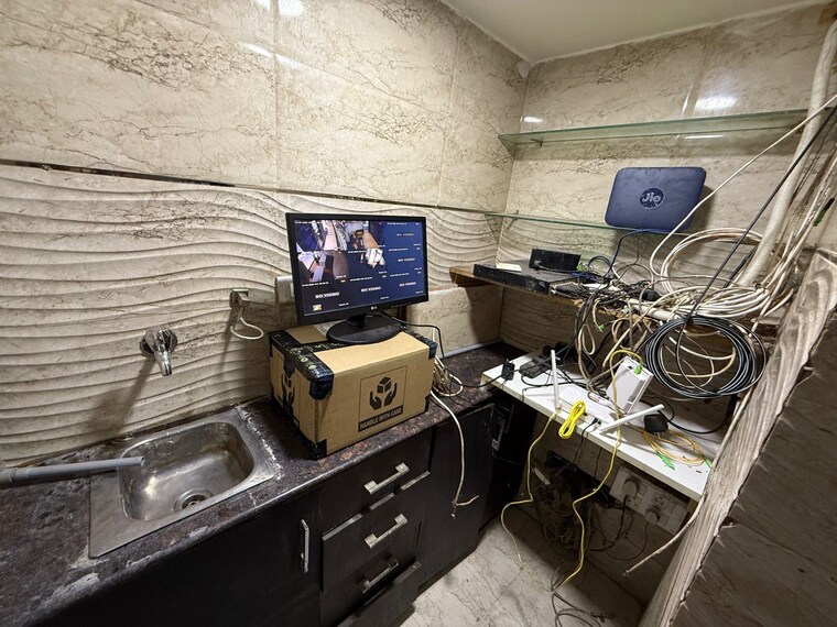 Team Area, alkapuri Commercial Office Space 750 Sq.Ft. In Alkapuri Vadodara 9527866