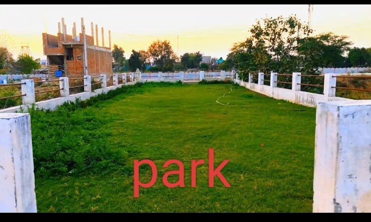 Garden, gwalior road  100 Sq.Yd. Plot In Gwalior Road Agra 9527894