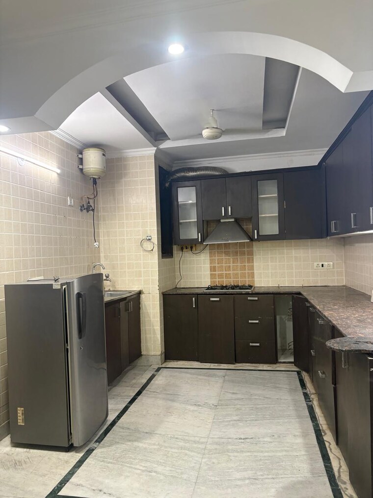 Kitchen, defence colony 3 Bedroom 325 Sq.Yd. Builder Floor In Defence Colony Delhi 9527852