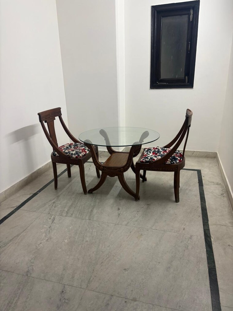 Living Room, defence colony 3 Bedroom 325 Sq.Yd. Builder Floor In Defence Colony Delhi 9527852