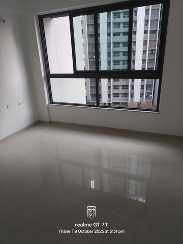 Room in 2 BHK Apartment at Kalpataru Immensa, Kolshet Road – for Rent