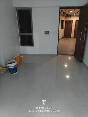 Room in 2 BHK Apartment at Kalpataru Immensa, Kolshet Road – for Rent