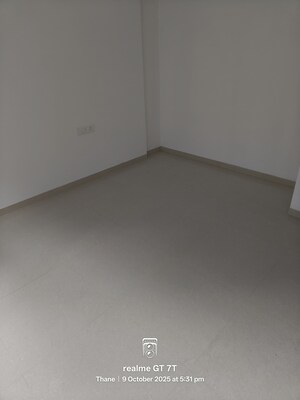 Room in 2 BHK Apartment at Kalpataru Immensa, Kolshet Road – for Rent