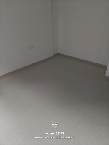 Room in 2 BHK Apartment at Kalpataru Immensa, Kolshet Road – for Rent