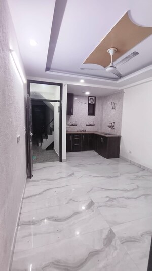 Room in 2 BHK Builder Floor at Saket – for Rent