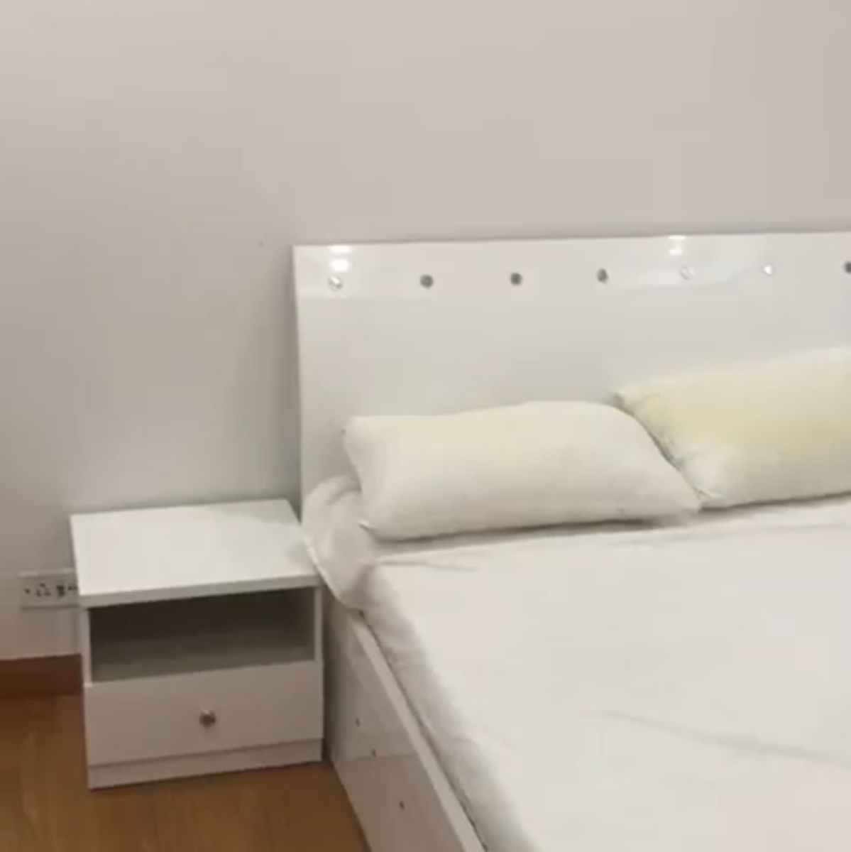 3.5 BHK + Servant Room Apartment For Rent in Jaypee Green Kosmos Phase II