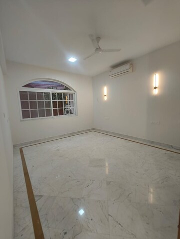 Room in 3 BHK Apartment at Brigade Lavelle 1, Lavelle Road – for Rent