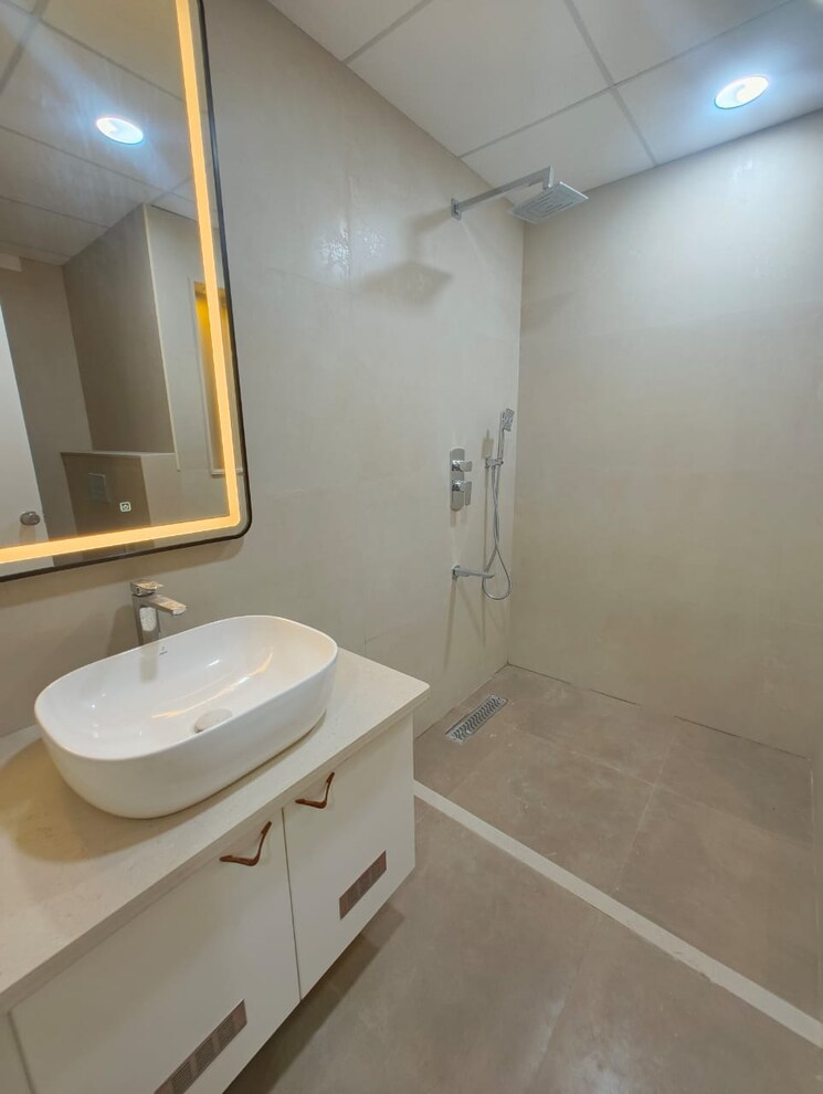 Bathroom, brigade-lavelle-1 3 Bedroom 2500 Sq.Ft. Apartment In Lavelle Road Bangalore 9527972