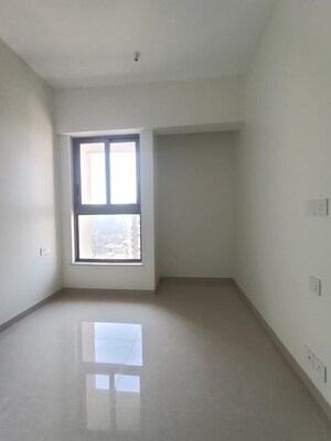 Room in 2 BHK Apartment at Piramal Vaikunth, Balkum Pada – for Rent