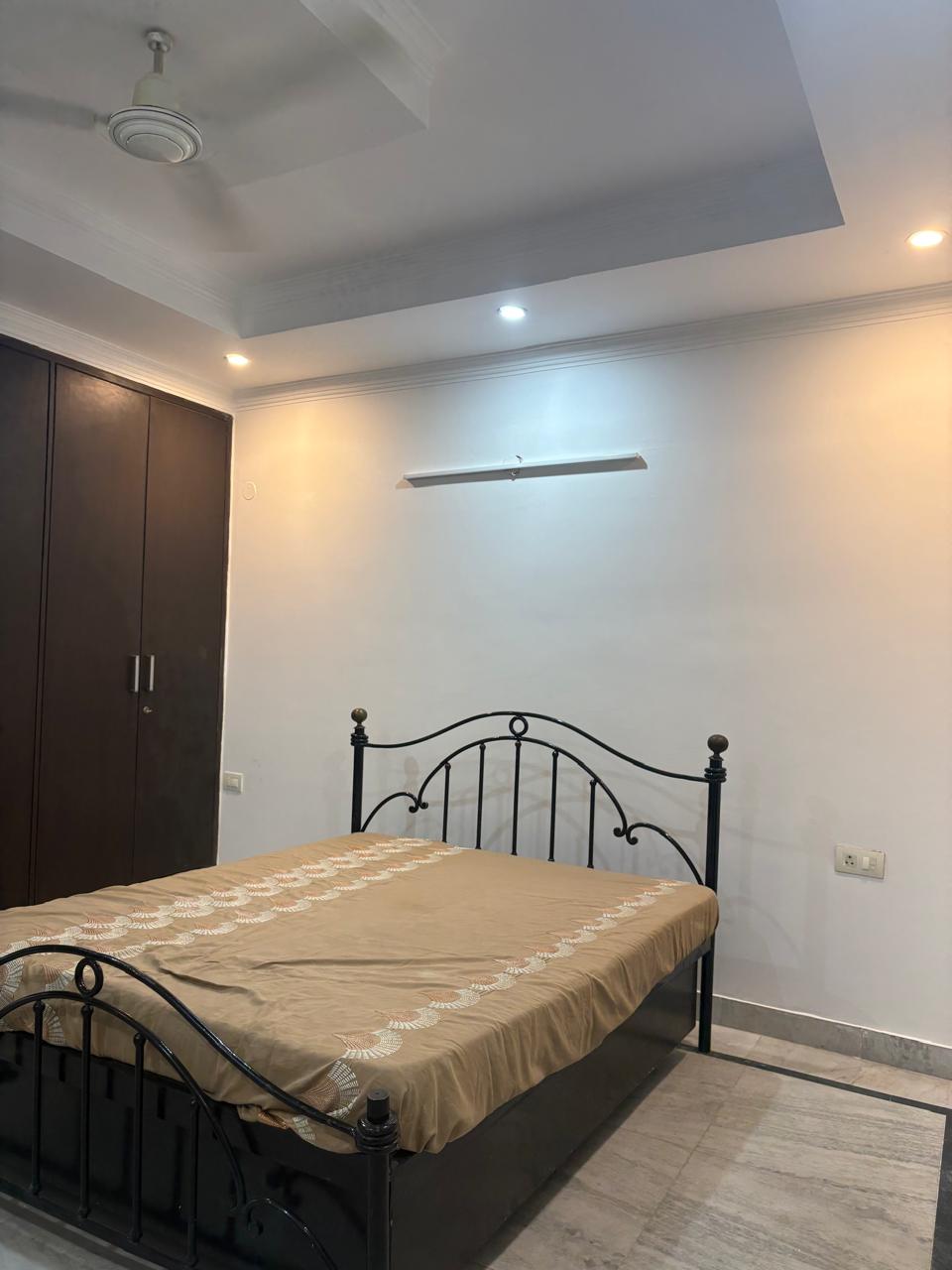 3 BHK + Extra Room Builder Floor For Rent in Defence Colony