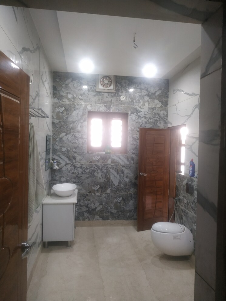 Bathroom, sector 12 5 Bedroom 384 Sq.Yd. Independent House In Sector 12 Sonipat 9528001