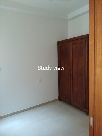 Room in 2.5 BHK Apartment at Bhartiya Nikoo Homes, Thanisandra Main Road – for Rent