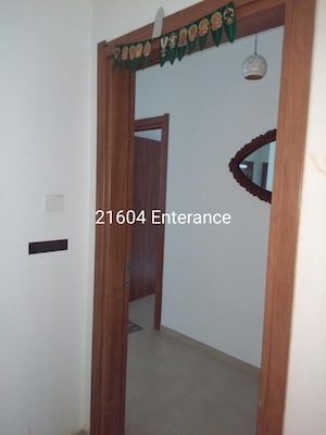 Room in 2.5 BHK Apartment at Bhartiya Nikoo Homes, Thanisandra Main Road – for Rent