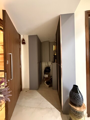 Furnished Amenities in 2 BHK Apartment at Lodha The Park, Worli – for Rent