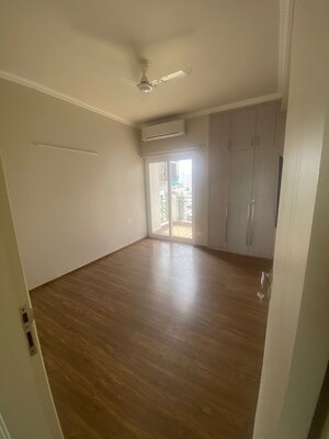 Room in 2.5 BHK Builder Floor at Central Park 3 Flower Valley, Sohna Sector 33 – for Rent