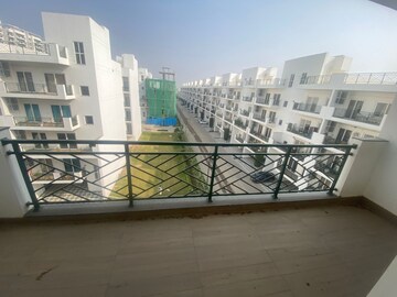 Balcony in 2.5 BHK Builder Floor at Central Park 3 Flower Valley, Sohna Sector 33 – for Rent