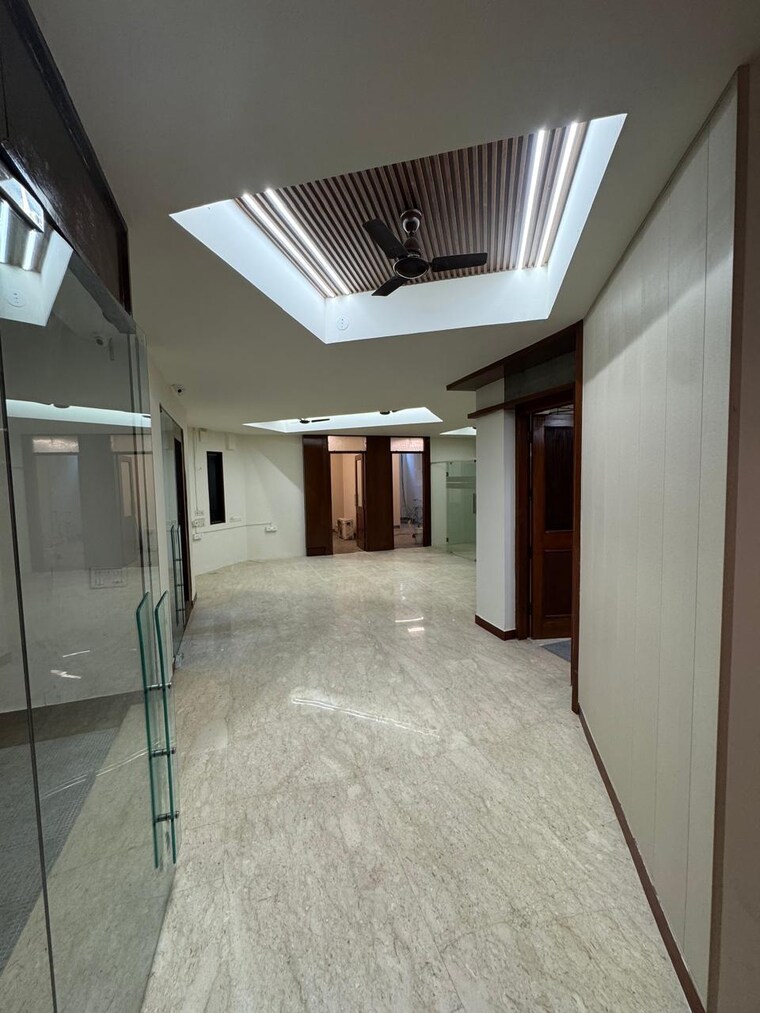 undefined, defence colony Commercial Office Space 1800 Sq.Ft. In Defence Colony Delhi 9528152