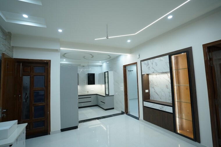 Room, patiala road 6 Bedroom 242 Sq.Yd. Independent House In Patiala Road Zirakpur 9528256