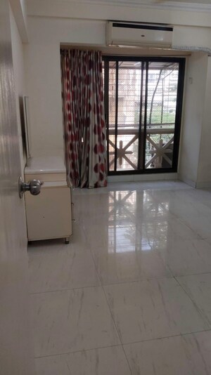 2 BHK Apartment For Rent in Khar West
