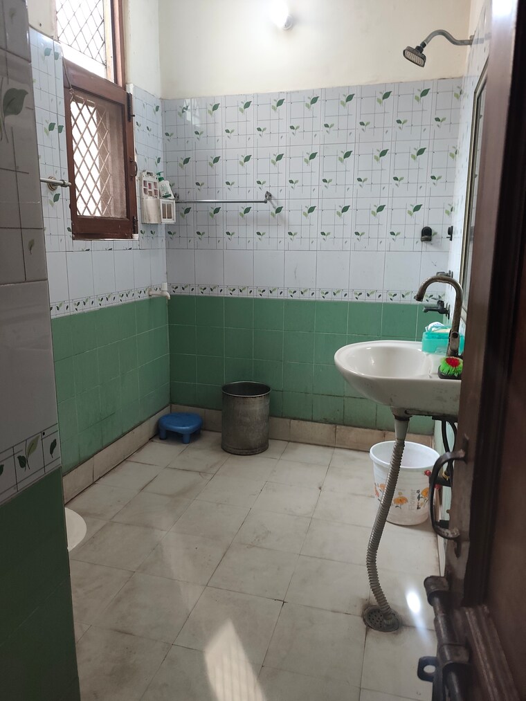 Bathroom, rwa-apartments-sector-53 4 Bedroom 1900 Sq.Ft. Apartment In Sector 53 Noida 9528310