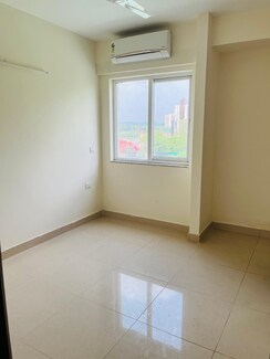2.5 BHK + Study Room Apartment For Sale in Signature The Serenas