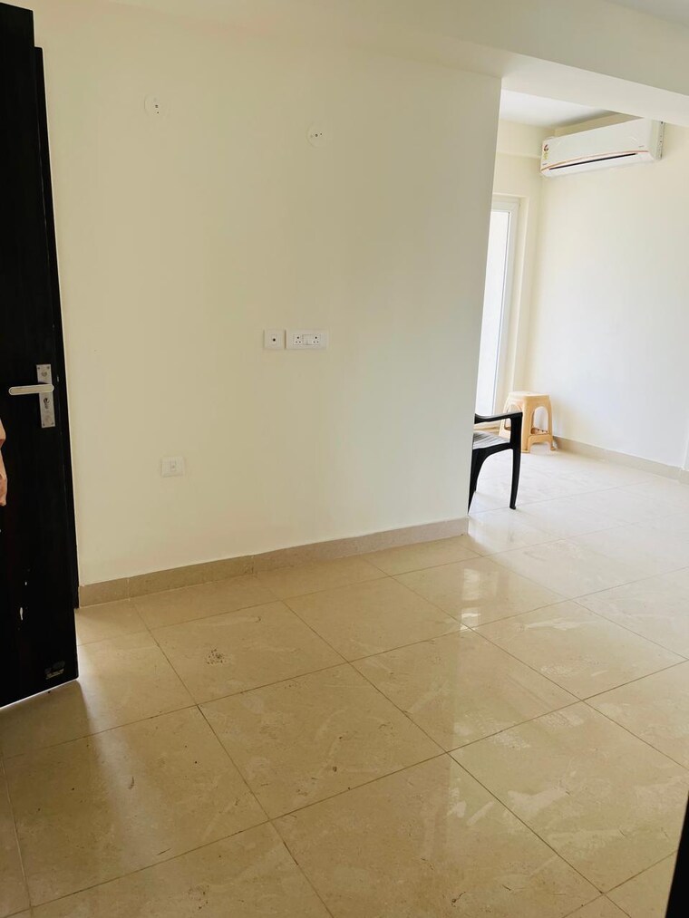 Room, signature-the-serenas 2.5 Bedroom 745 Sq.Ft. Apartment In Sohna Sector 36 Gurgaon 9528910