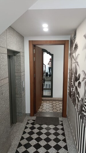 Building Lobby in 4 BHK Builder Floor at Safdarjung Development Area – for Rent